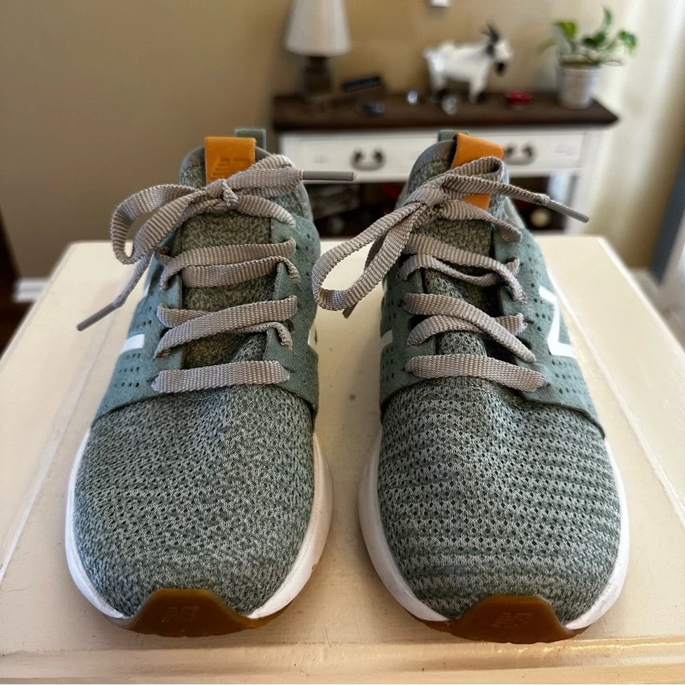 New Balance Women’s Sneakers Green Size 8D Wide WSPTCR1 Lightweight - Picture 2 of 8